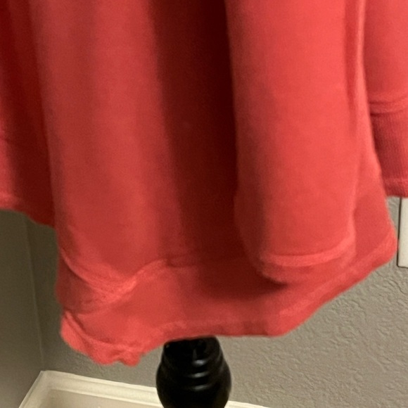 CUPIO Coral Asymmetrical Hem Long Sleeve top!!  Size L - Picture 6 of 9